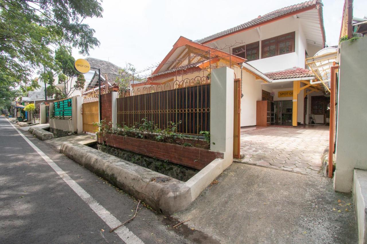 Spot On 3218 Bee Palm Family Syariah Hotel Malang Ngoại thất bức ảnh